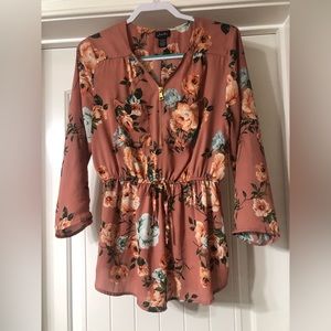 Justify flower blouse with zipper v neck size Large